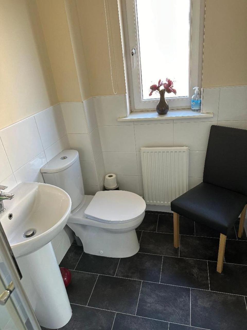 Double Room With Ensuite, Tea & Coffee, Falkirk, Scotland Exterior photo